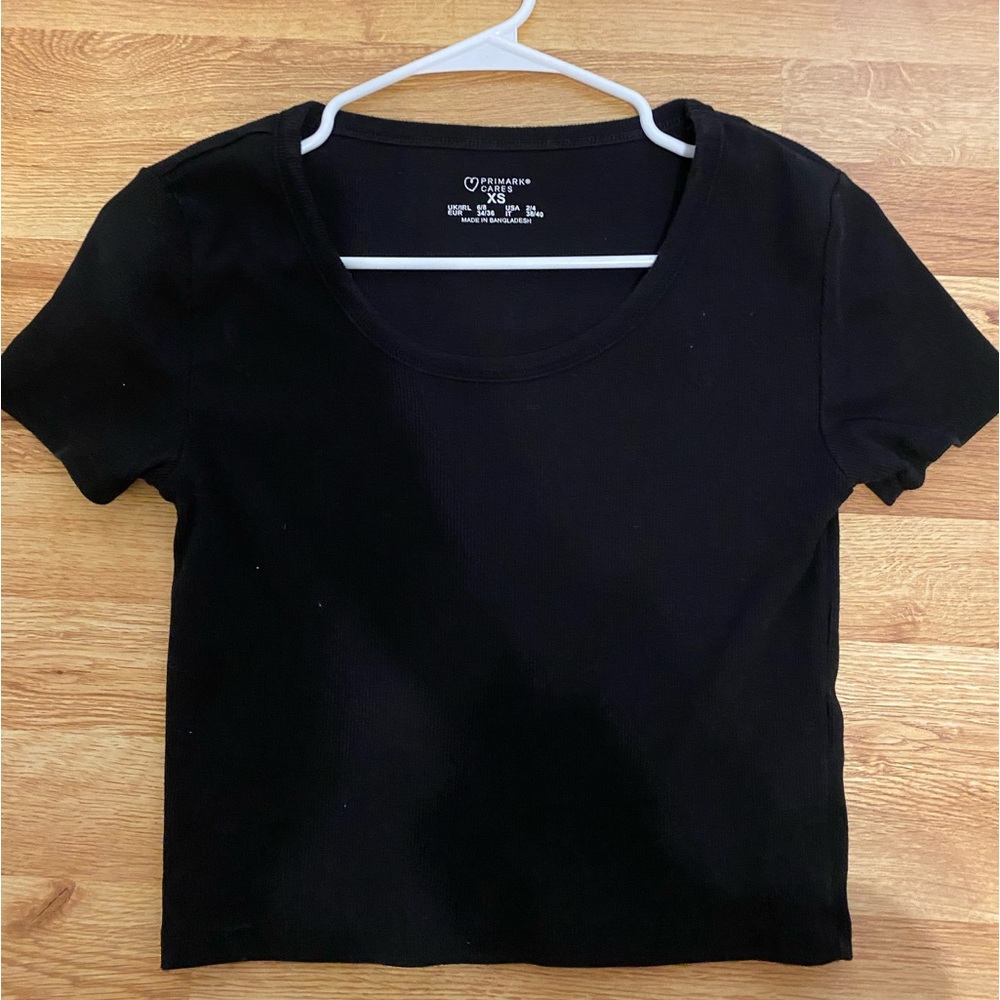 NWOT Black cropped Tshirt